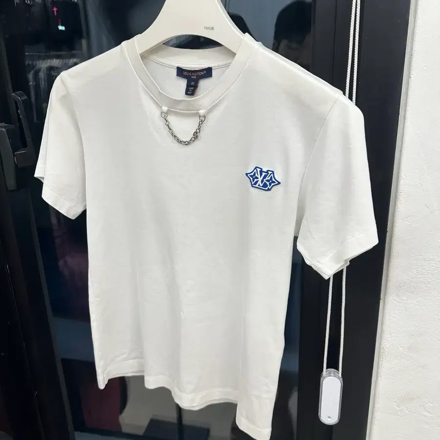 루이비통 체인 시그니처 LV 패치 반팔