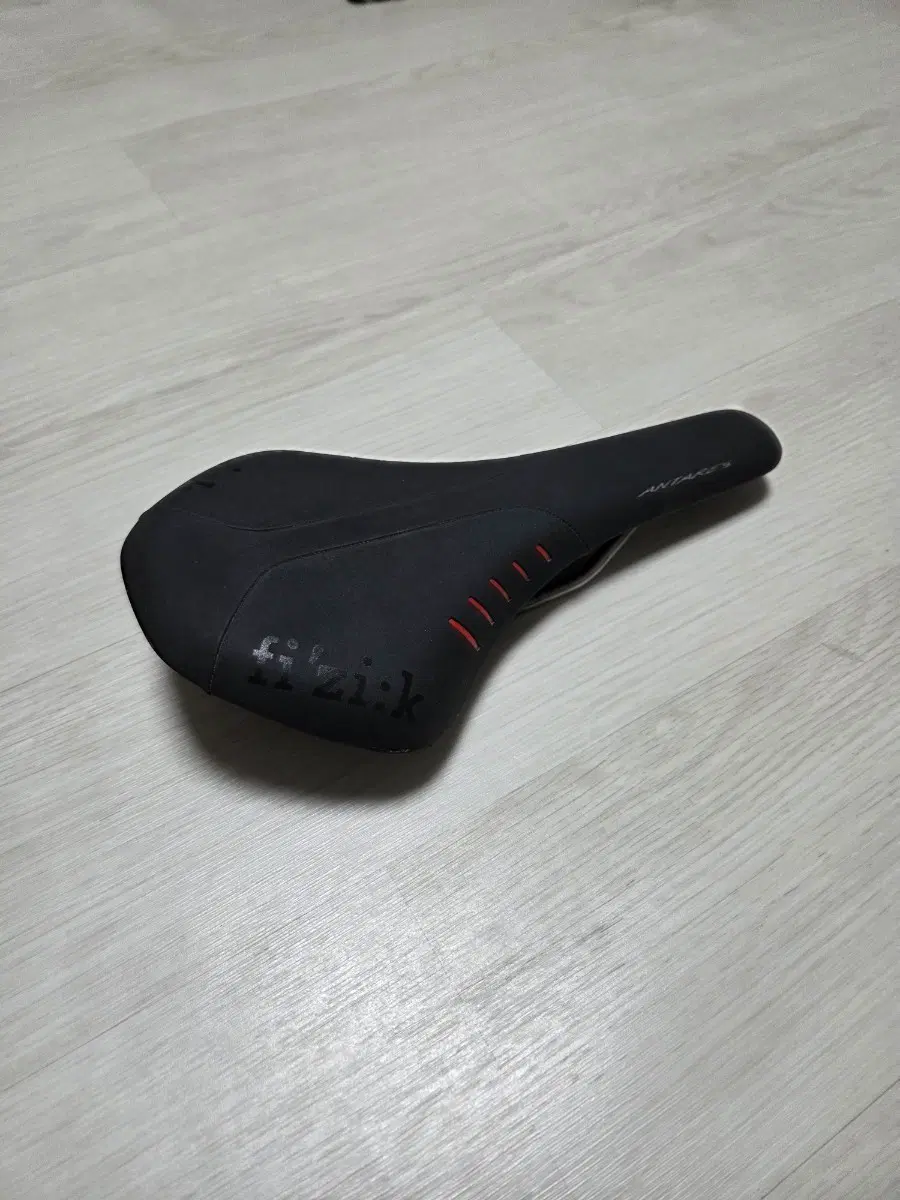 피직 안테라스 안장 판매