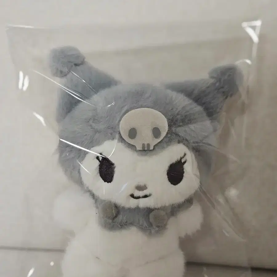 산리오모노톤쿠로미인형키링13cm