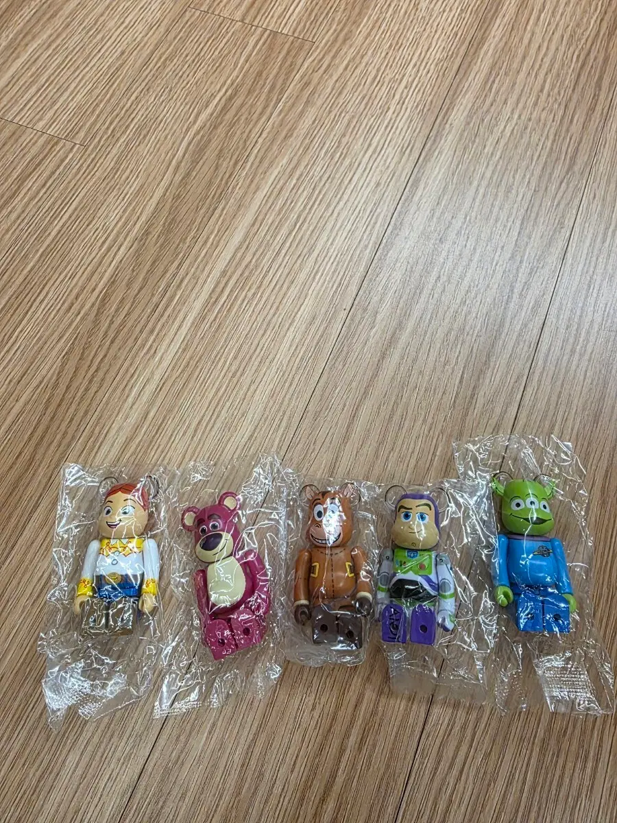 베어브릭 토이스토리 5종 미개봉팝니다