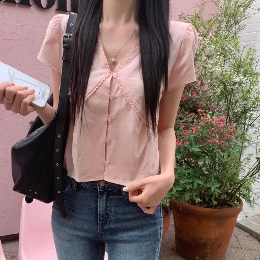 (배포 새상품) 루앤메리 루비 레이스 브이넥 블라우스