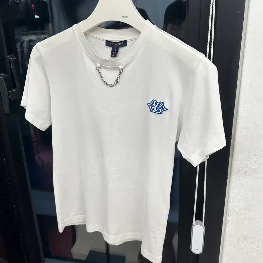 [정품]루이비통 신형 체스트 LV 패치 체인 반팔티셔츠 XS