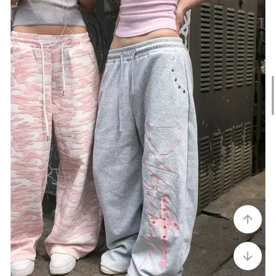 에이블리 핑크십자자수 그레이 트레이닝 팬츠