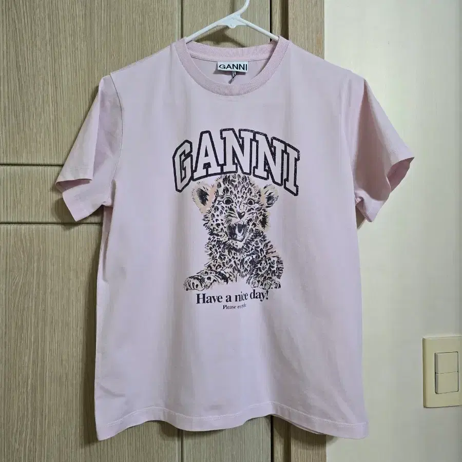 가니 표범 그래픽 반팔티셔츠