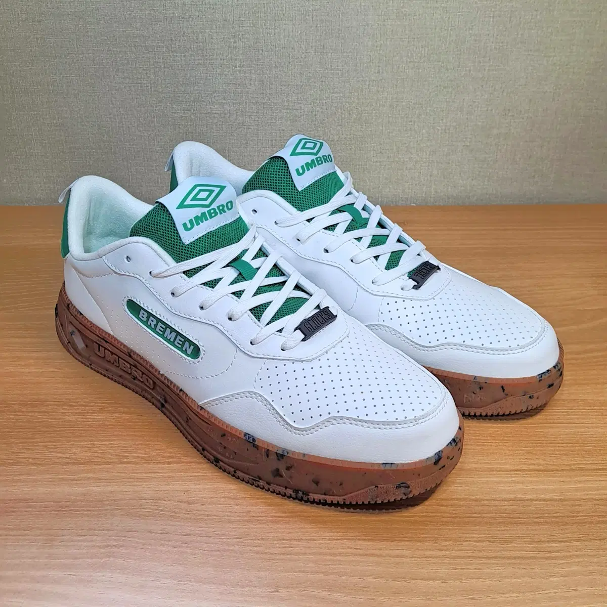 UMBRO HIGHWAY WB 285 사이즈 (엄브로 X 베르더 브레멘 콜라보 1500켤레 한정판)