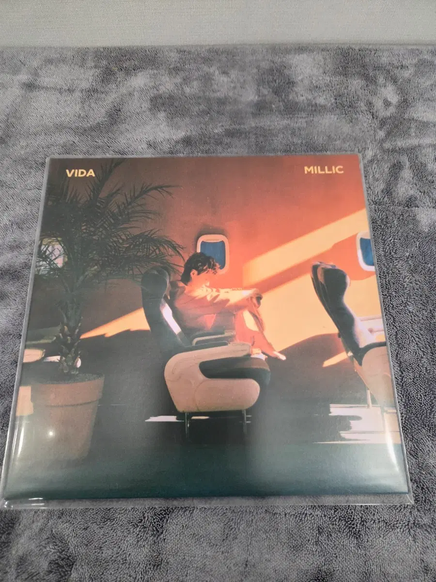 밀릭 (MILLIC) 1집  VIDA [오렌지컬러 LP]
