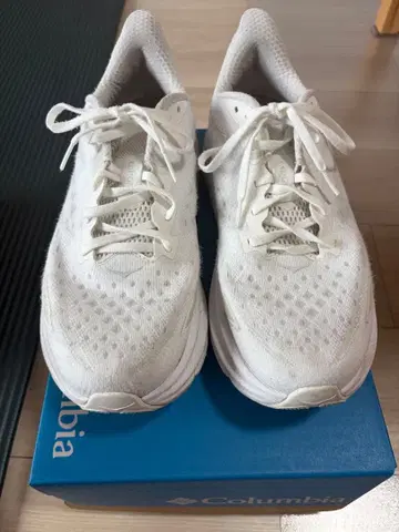 호카 클리프톤 9 화이트 러닝화 28cm