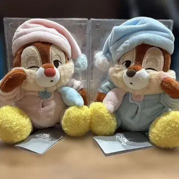 칩과 데일 파자마 모습의 봉제 인형 2세트