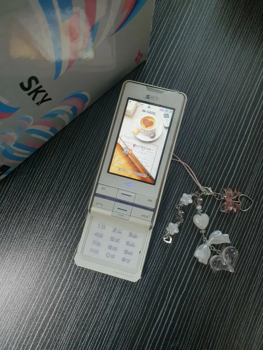 [가개통신품풀박스] 스카이 터치패드폰 화이트 IM-S400L 슬라이드폰 소장폰 옛날폰 구형폰