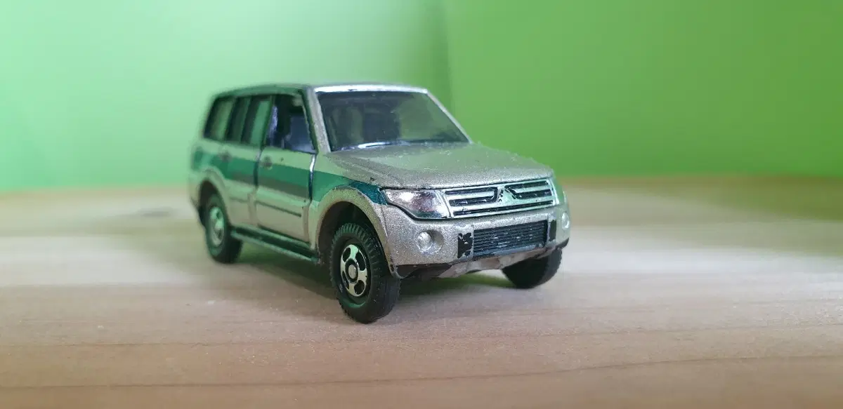 토미카 No. 85 미쓰비시 파제로(Mitsubishi Pajero) 4세대 모델
