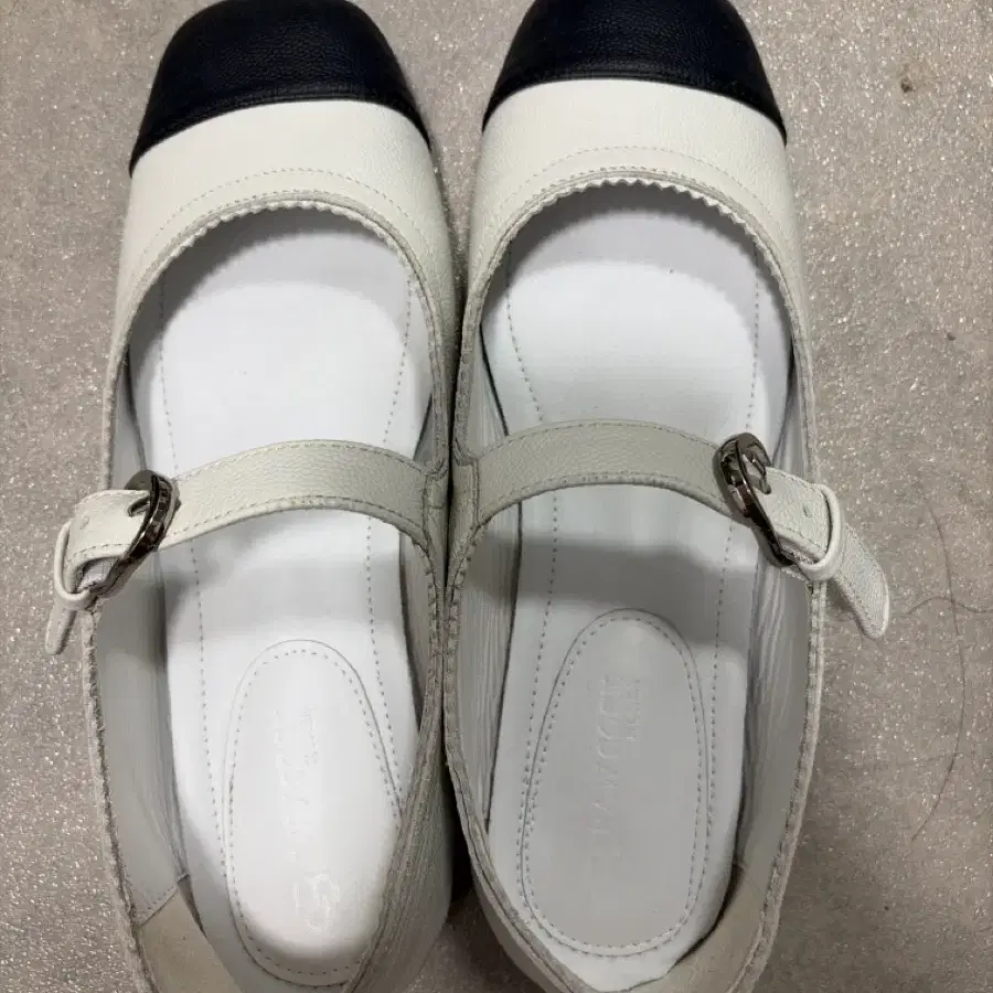 샤넬 스타일 메리제인 슈즈 화이트