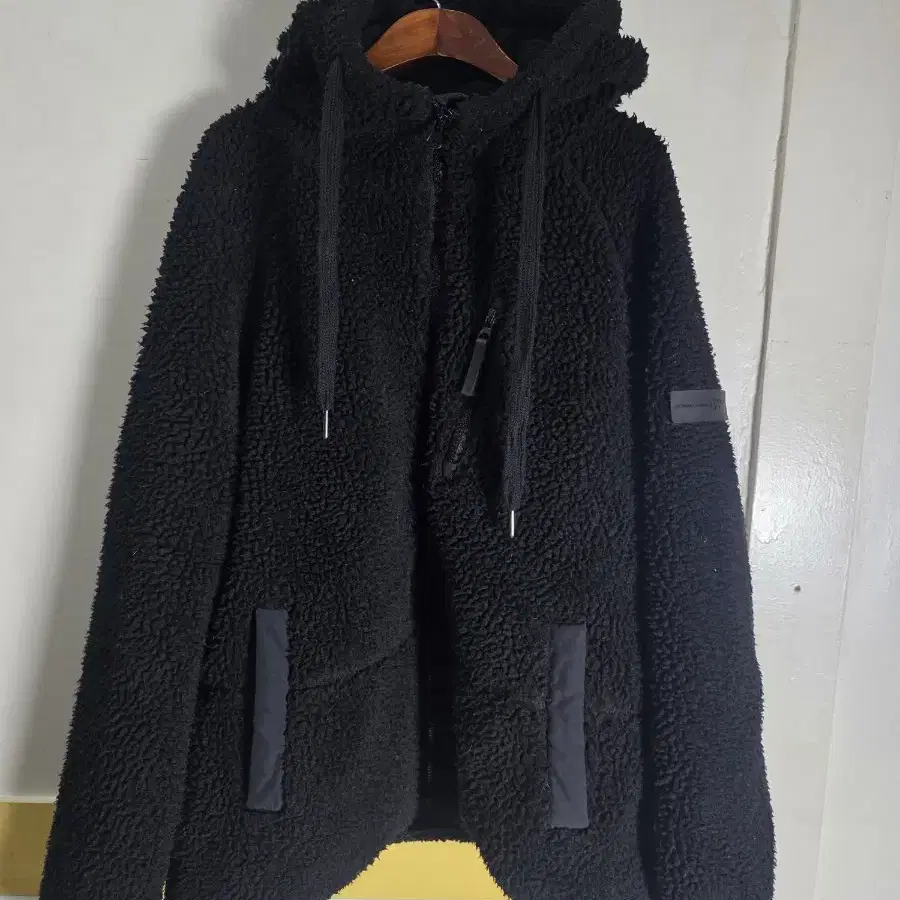 L.95 TBJ 양털 후리스 집업 자켓..블랙.공용. .가슴62.길이70cm.