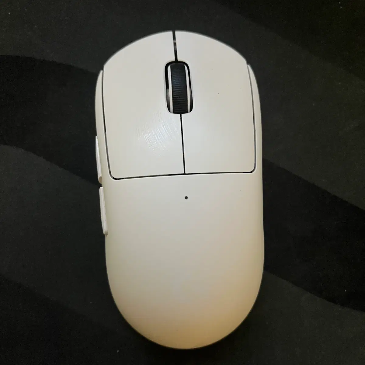 로지텍 G PRO X SUPERLIGHT 2 화이트 풀박스 핫스왑 기판 착용