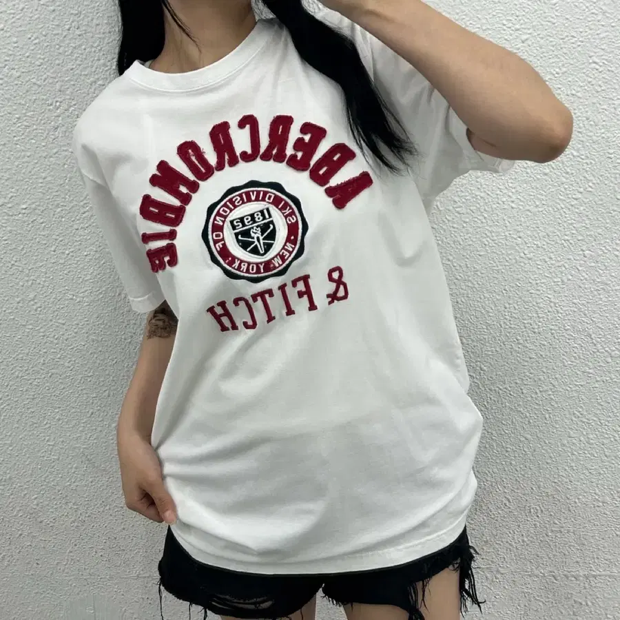 아베크롬비 센터로고 화이트 반팔 XL