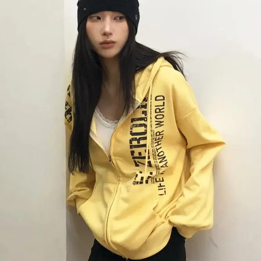 레터링 옐로우 후드집업 에이블리