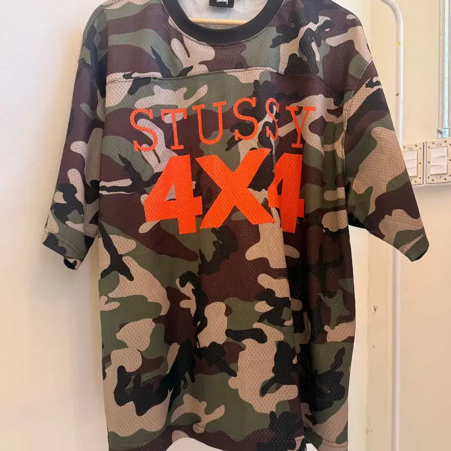 스투시(Stussy) 4x4 카모 메쉬 풋볼 저지