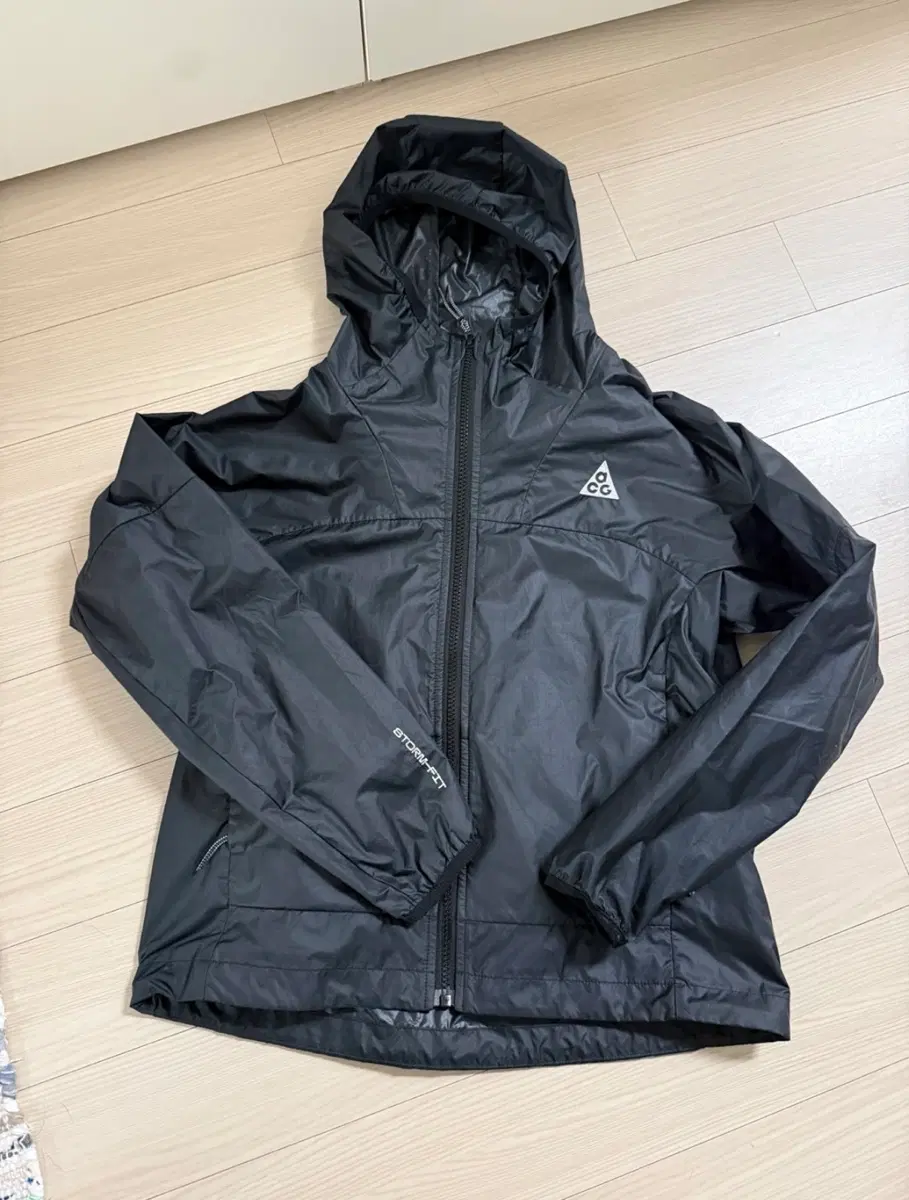 나이키 ACG 여성 바람막이 M사이즈