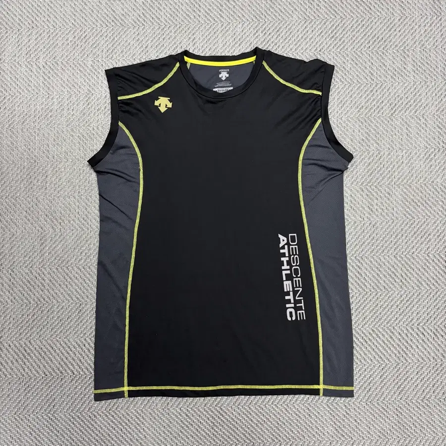 (XL)데상트 애슬레틱 민소매 티셔츠 블랙