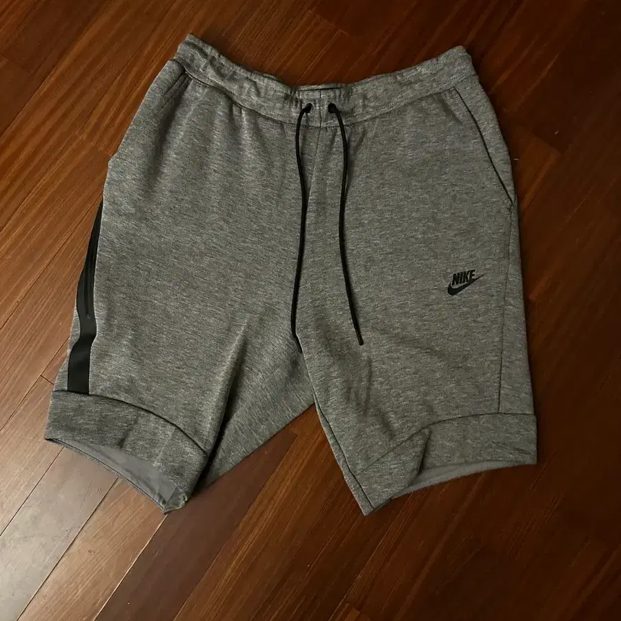 나이키 테크팩 쇼츠 그레이 L