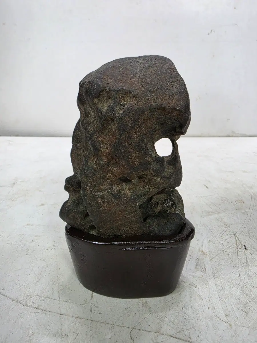 관통석