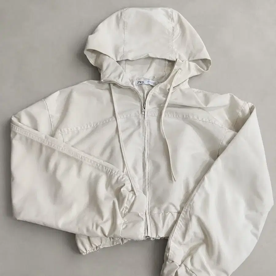 ZARA 후드 바람막이 크롭 자켓 아이보리