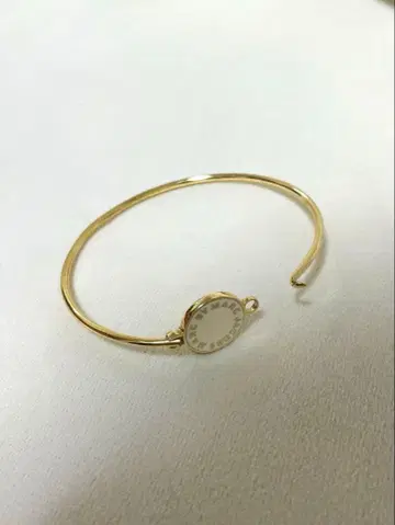 MARC BY MARC JACOBS 로고 뱅글