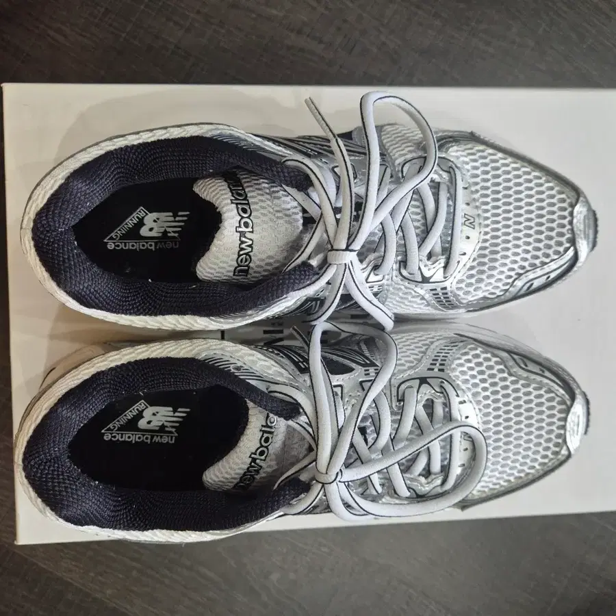 뉴발란스860v2 화이트블랙 250