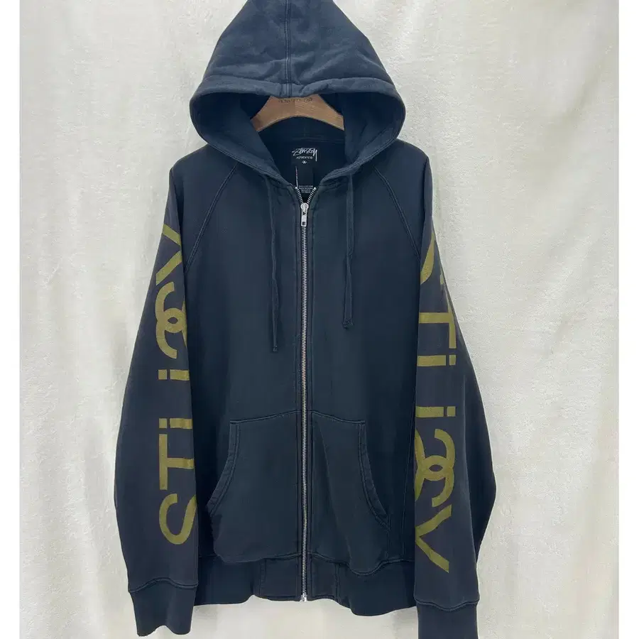 [STUSSY] 스투시 어센틱 스펠로고 후드집업