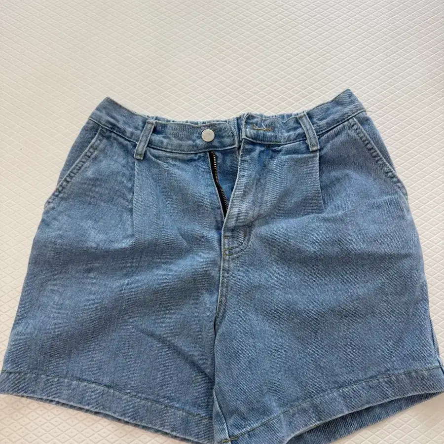 데님 숏팬츠 연청 판매합니당