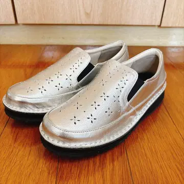 Doruche 돌체 펀칭 슬립온 실버 소가죽 23cm