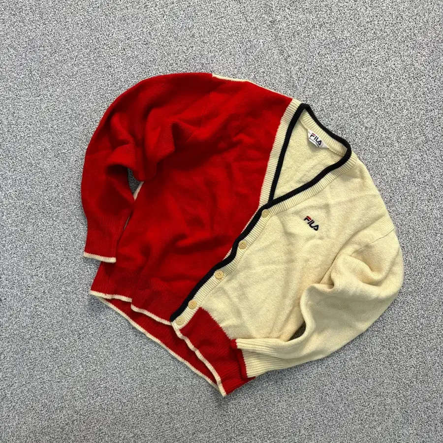 100 휠라 빈티 배색 가디건 0827J2