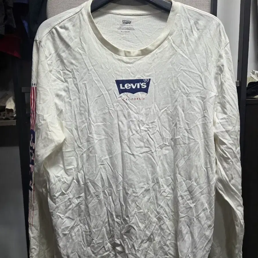 리바이스 긴팔티 화이트