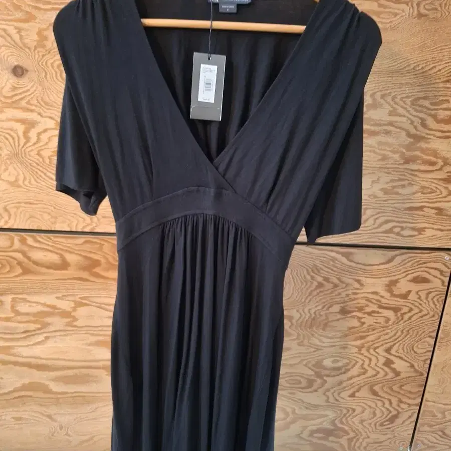 AXARMY by AX/ARMANI EXCHANGE 블랙 V넥 랩 원피스