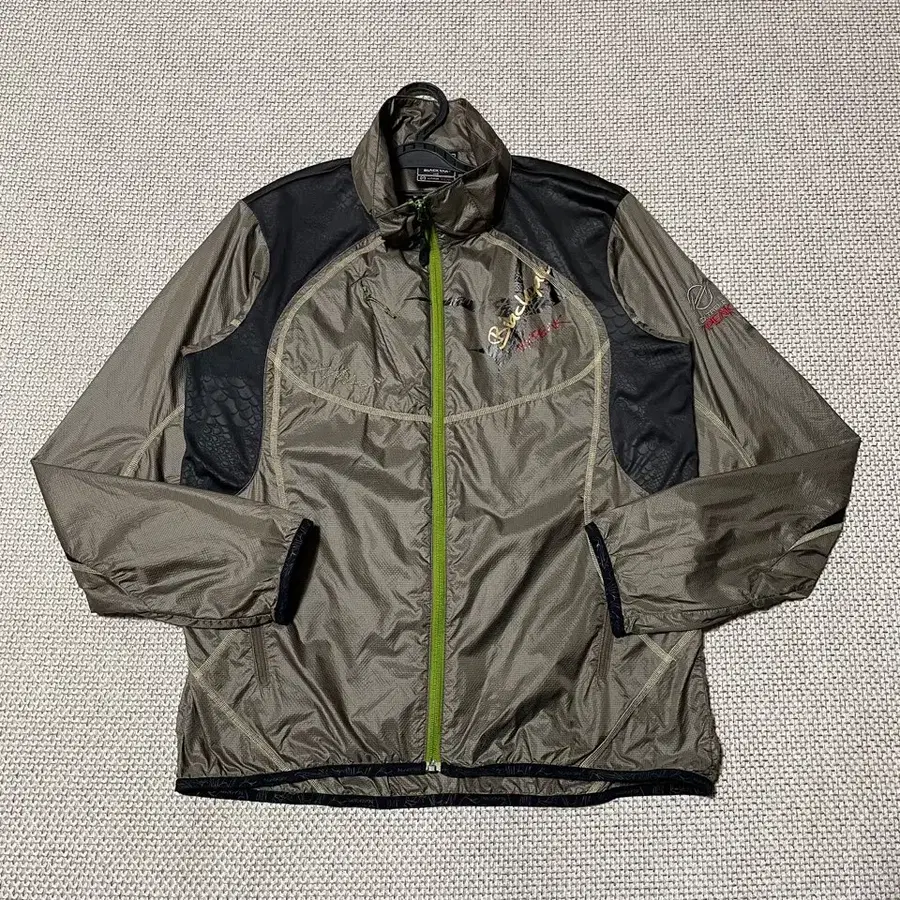 XL 블랙야크 경량 바람막이 자켓 B.7850