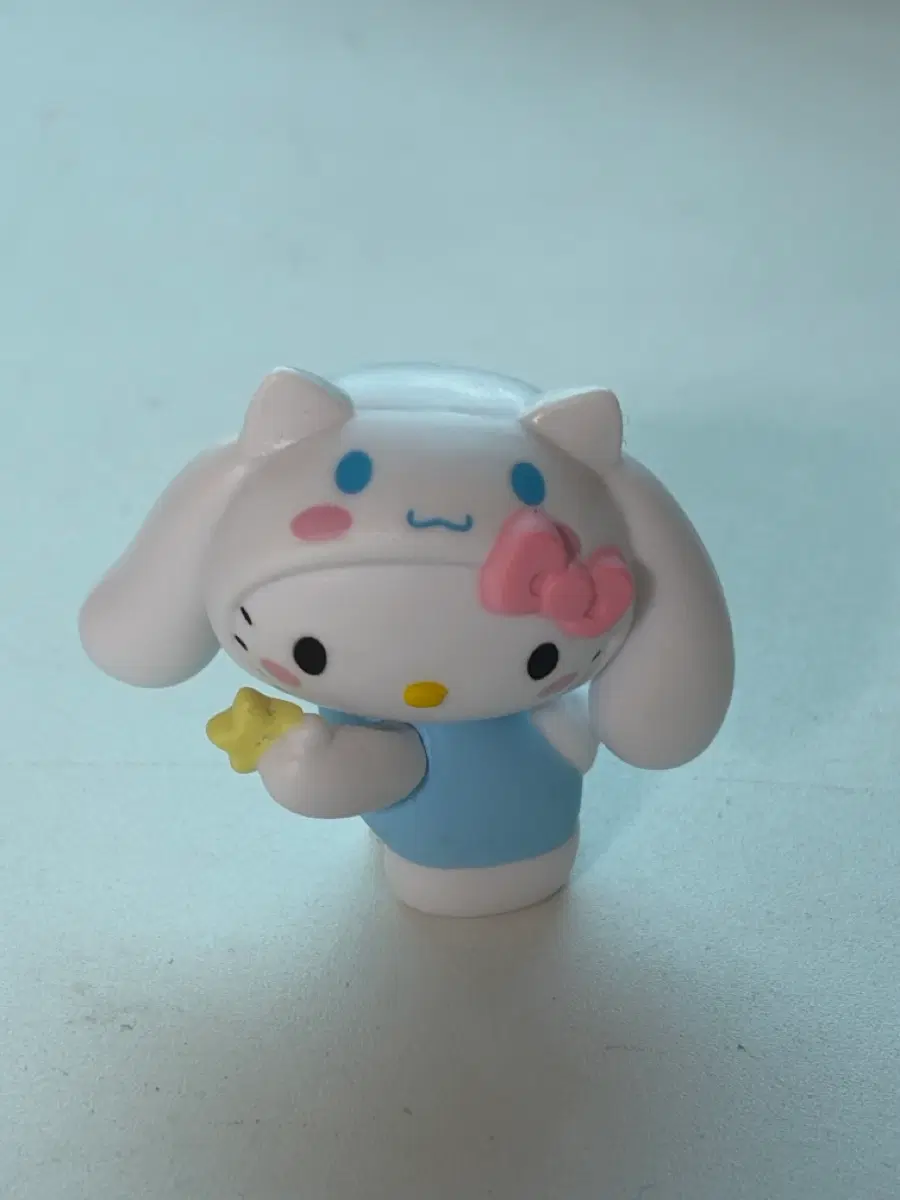 산리오 시나모롤x헬로키티 피규어 가챠