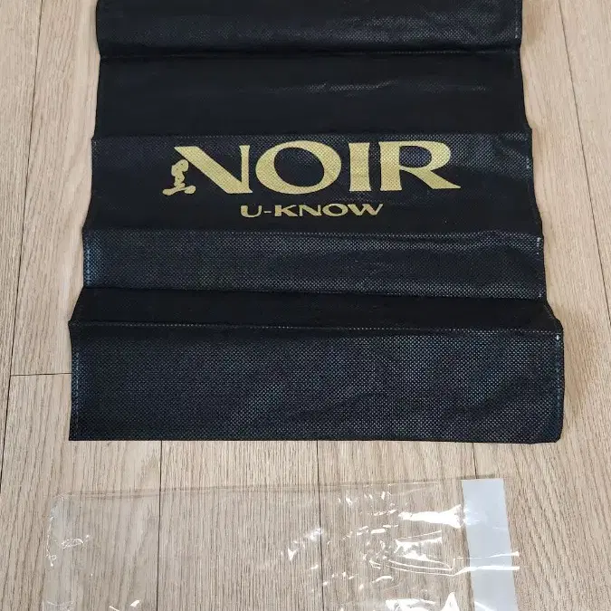 [희귀/상태최상] 동방신기 유노윤호 NOIR 금박 로고 슬로건 포켓 파우치 (보관용 비닐 포함)