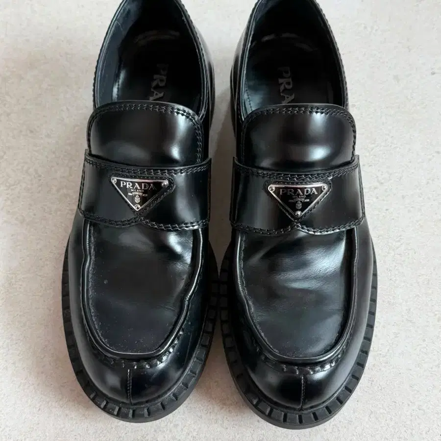 Prada 로퍼 블랙 백화점판