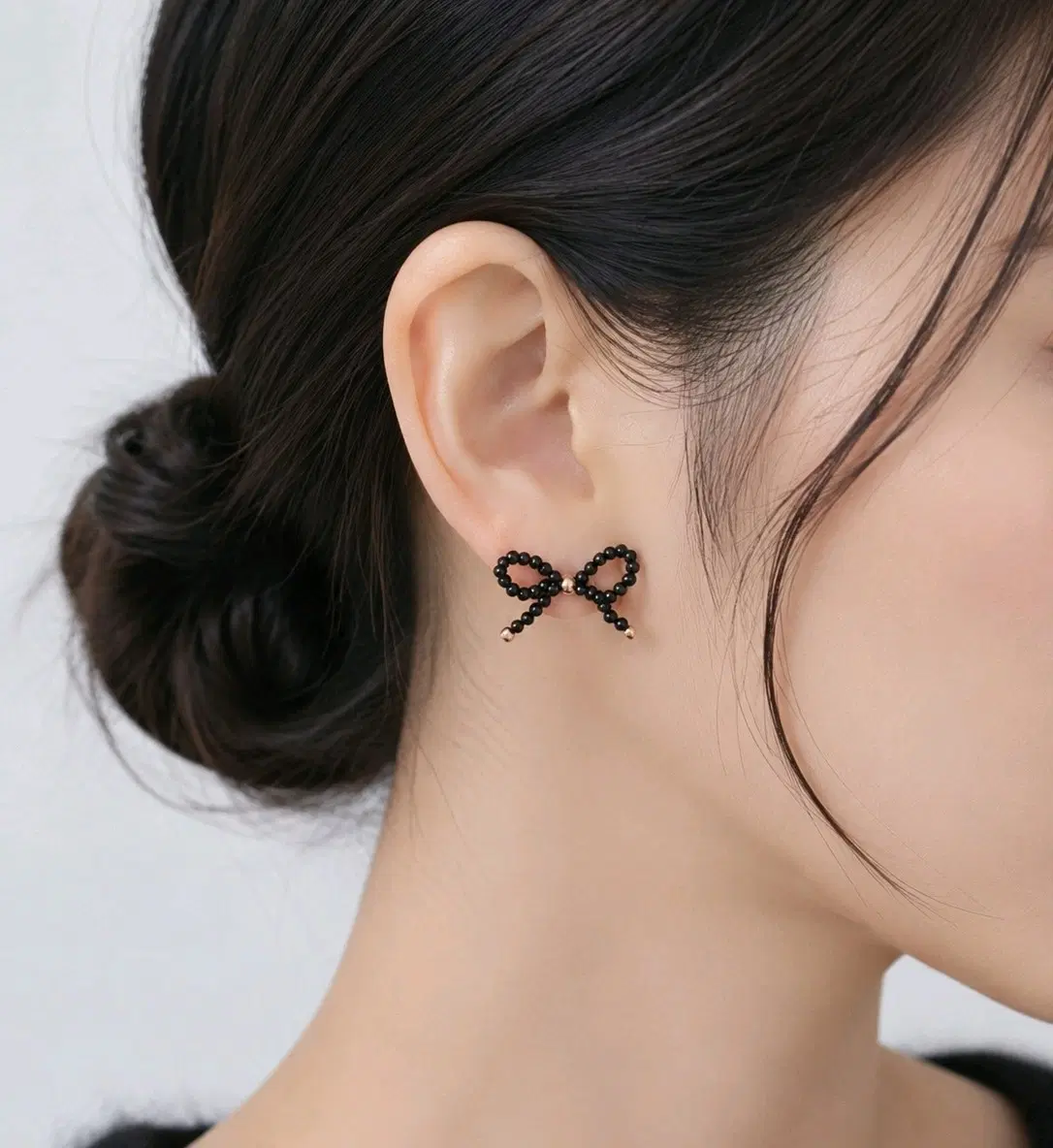 14k 블랙 스피넬 매듭 리본 침귀걸이 (카드가)