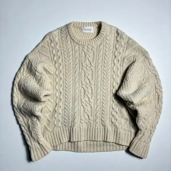 네세서리 셰틀랜드 울 케이블 니트 스웨터 R3494
