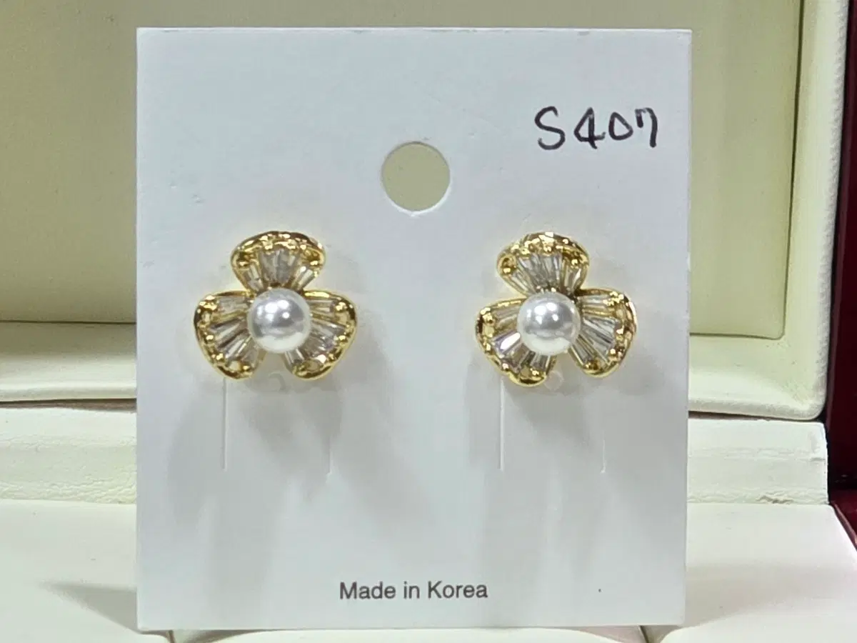 큐빅 진주 꽃 모양 귀걸이 925은침
