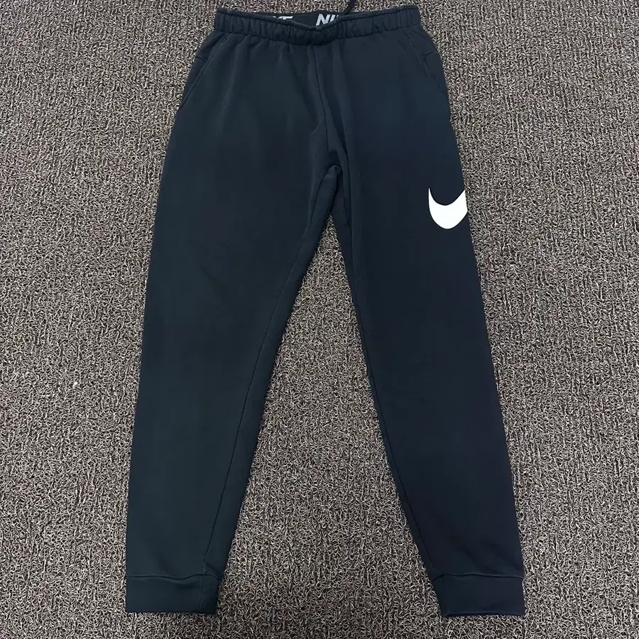 NIKE 나이키 스우시 추리닝 조거팬츠 운동복 블랙 M