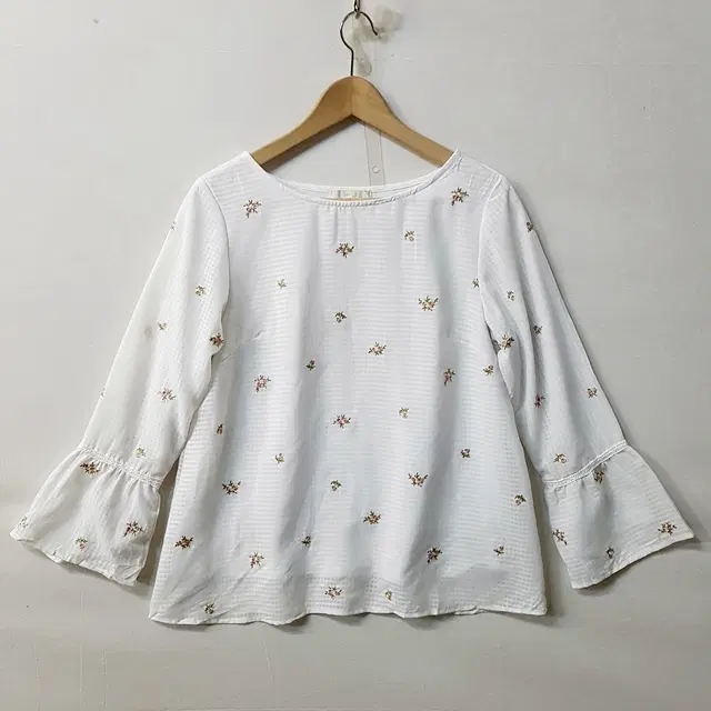 any SIS 꽃자수 블라우스 화이트