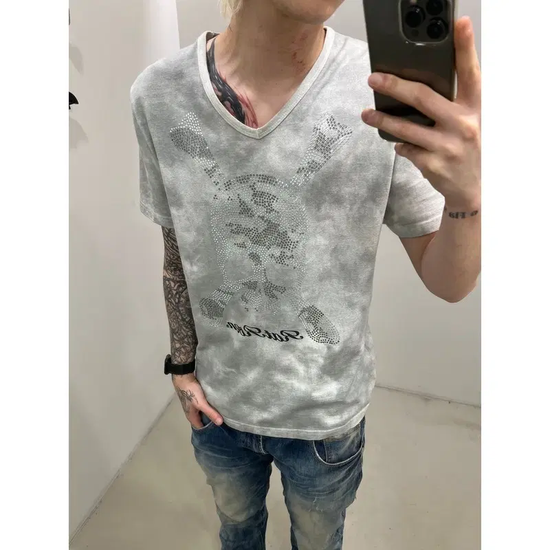 큐빅 스컬 브이넥 워싱 하프티 r4504