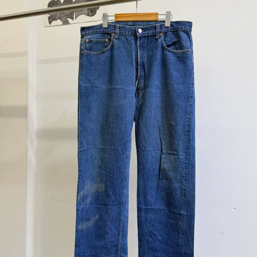 90's LEVIS 501 (Made in USA)