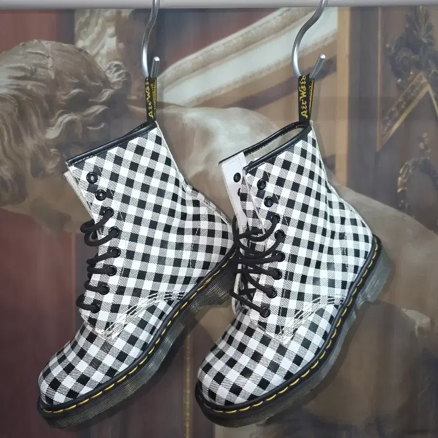 닥터마틴 8홀 13978 깅엄체크 부츠SIZE UK 4 (230-235)