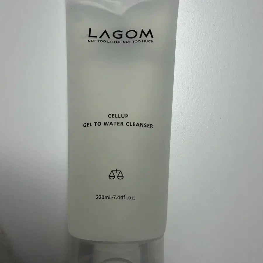 라곰 셀럽 젤 투 워터 클렌저 220ml
