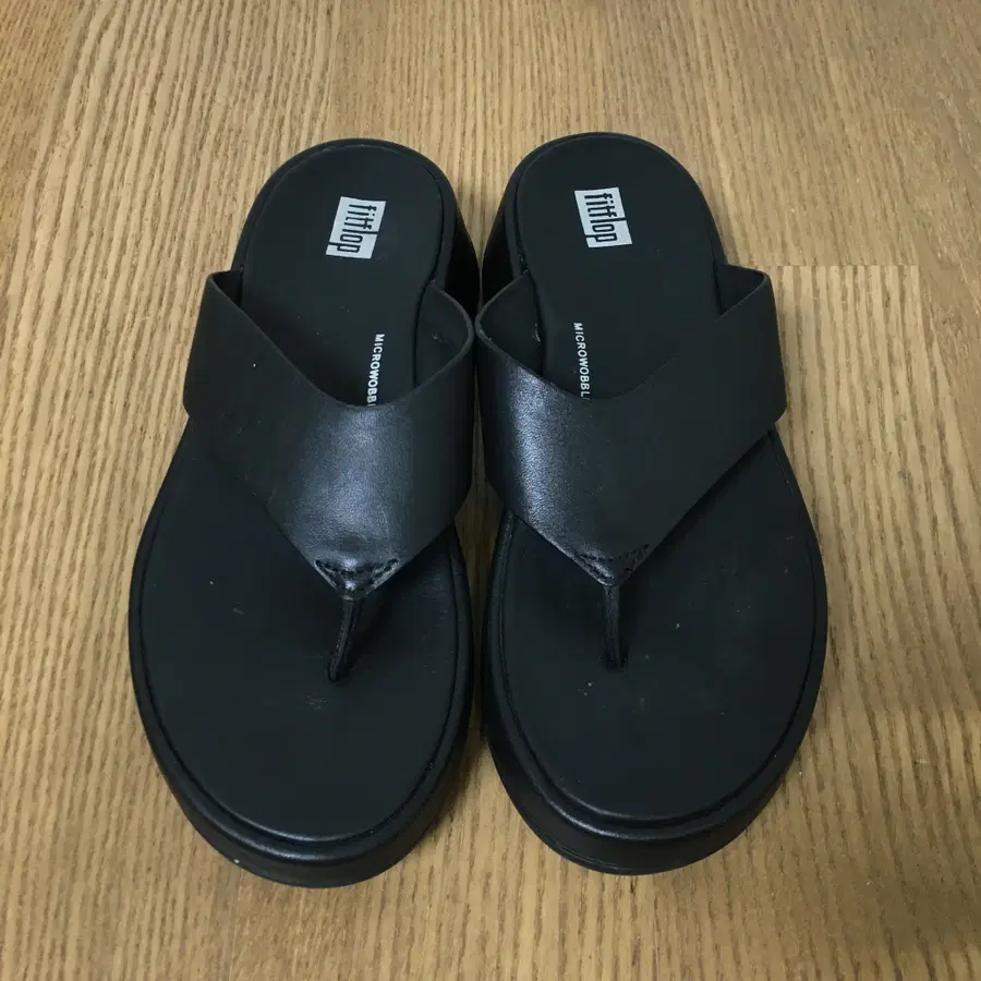 핏플랍 블랙 레더 플랫폼 쪼리 225