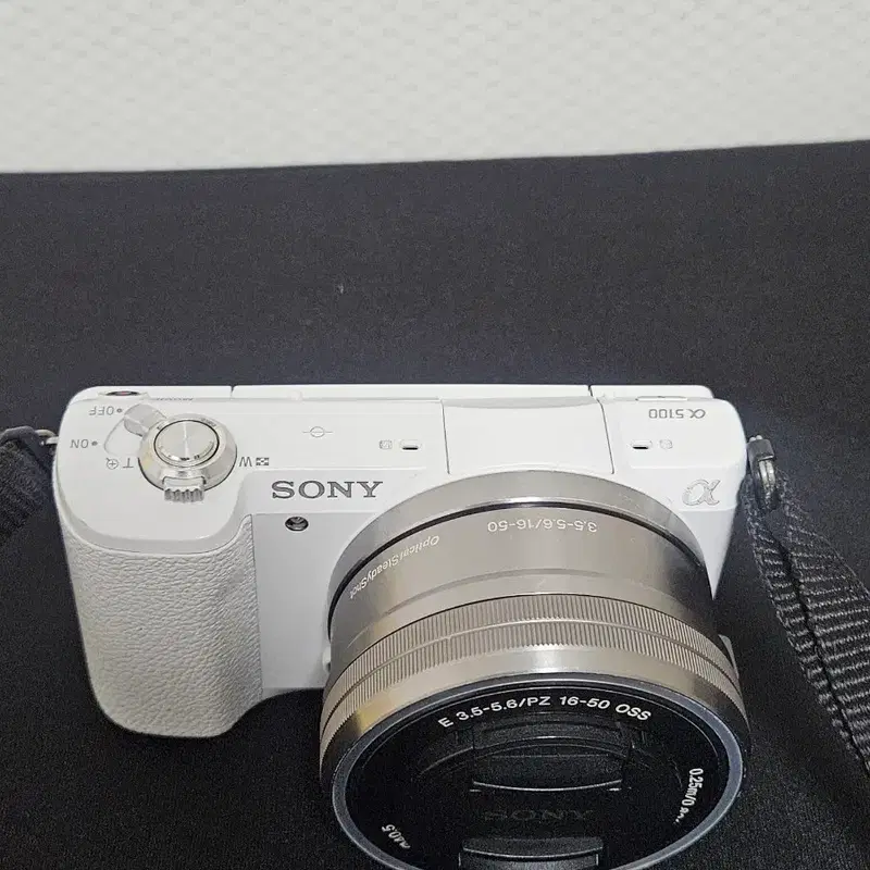 소니 a5100 화이트 카메라 + 16-50mm 렌즈