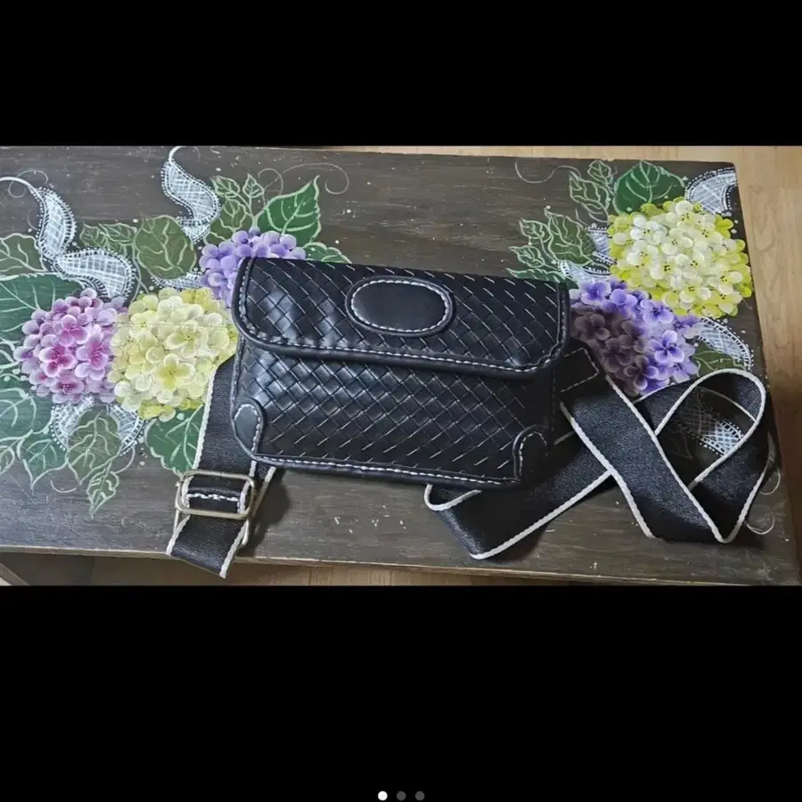 블랙 위빙 미니 크로스백