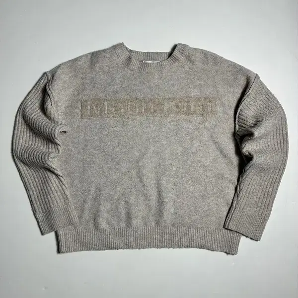 마뗑킴 22FW 어시메트릭 로고 니트 스웨터 R3504